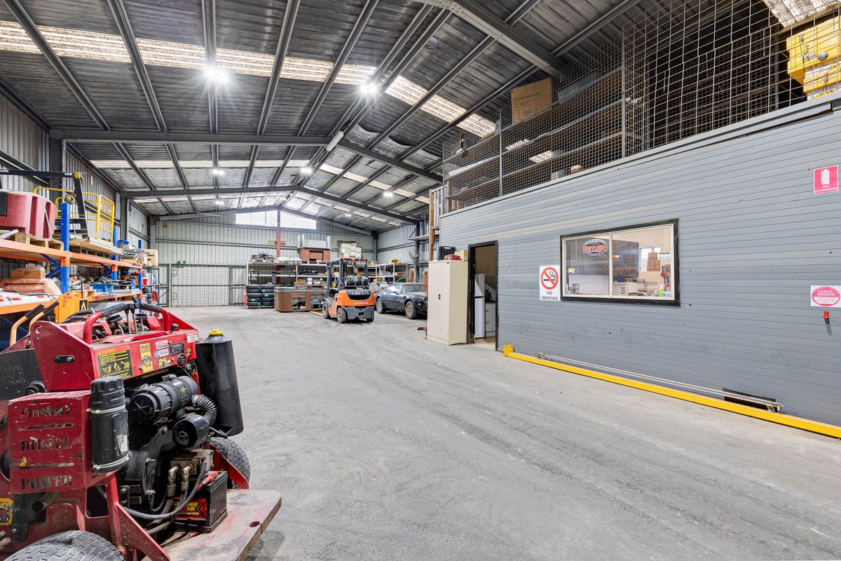 10A & 10B Everaise Court, Laverton North
