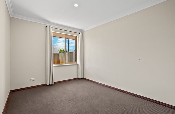 16 Frigate Close, Waikiki