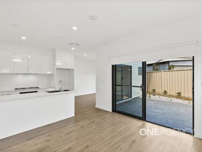 4 / 8 Fraser Crescent, Albion Park