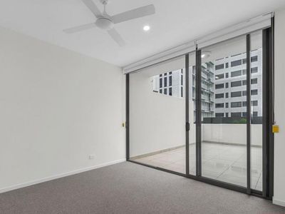 302 / 8 Dickens Street, Spring Hill