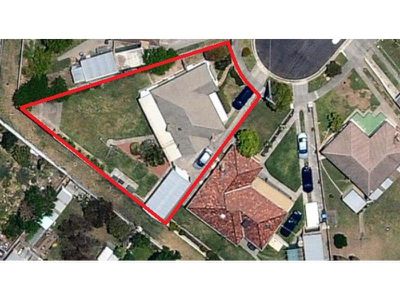 32 Benghasi Avenue, Golden Square