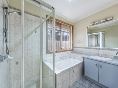 17 Whitsunday Drive, Hoppers Crossing
