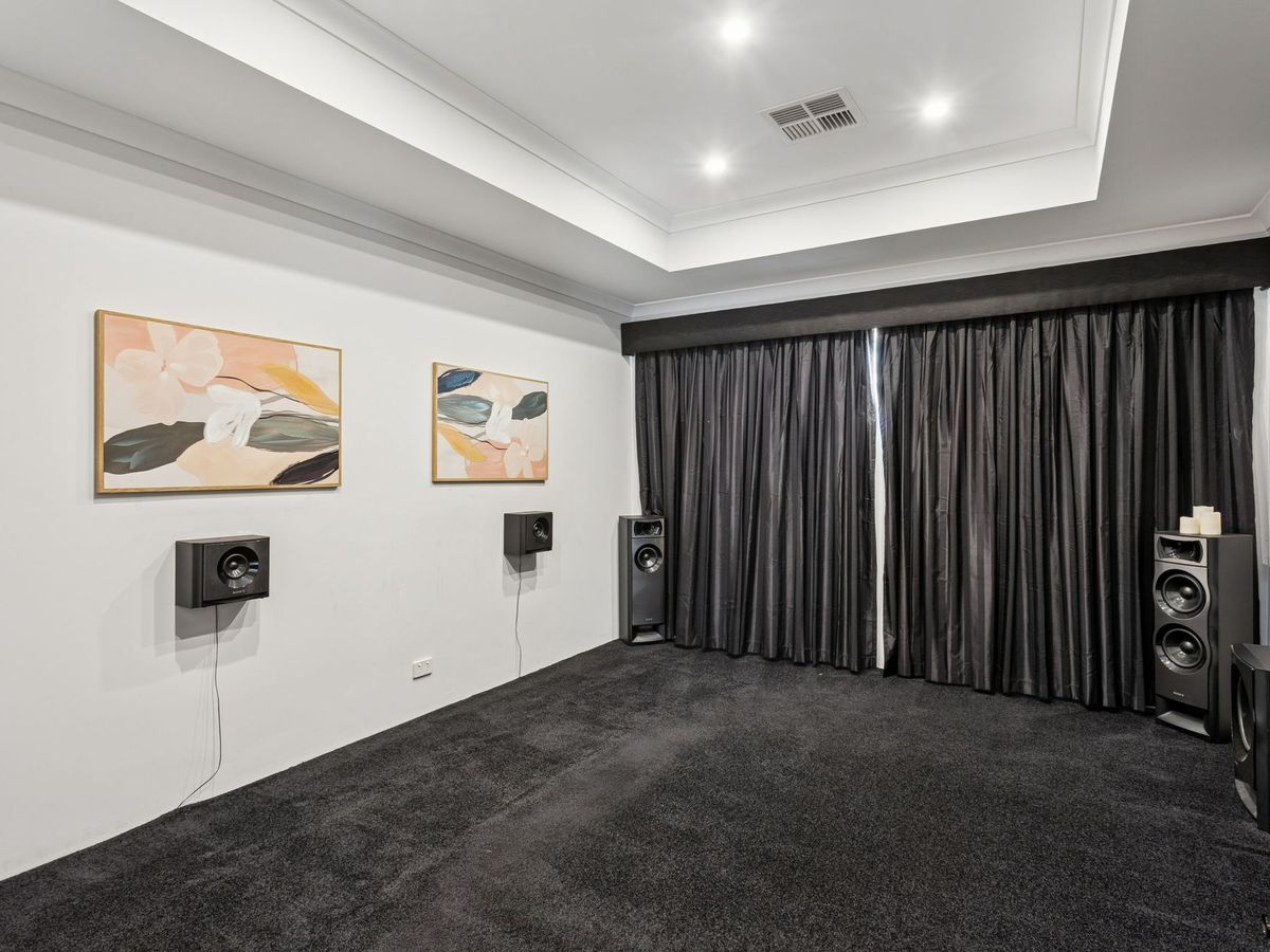 15 Palomino Promenade, The Vines