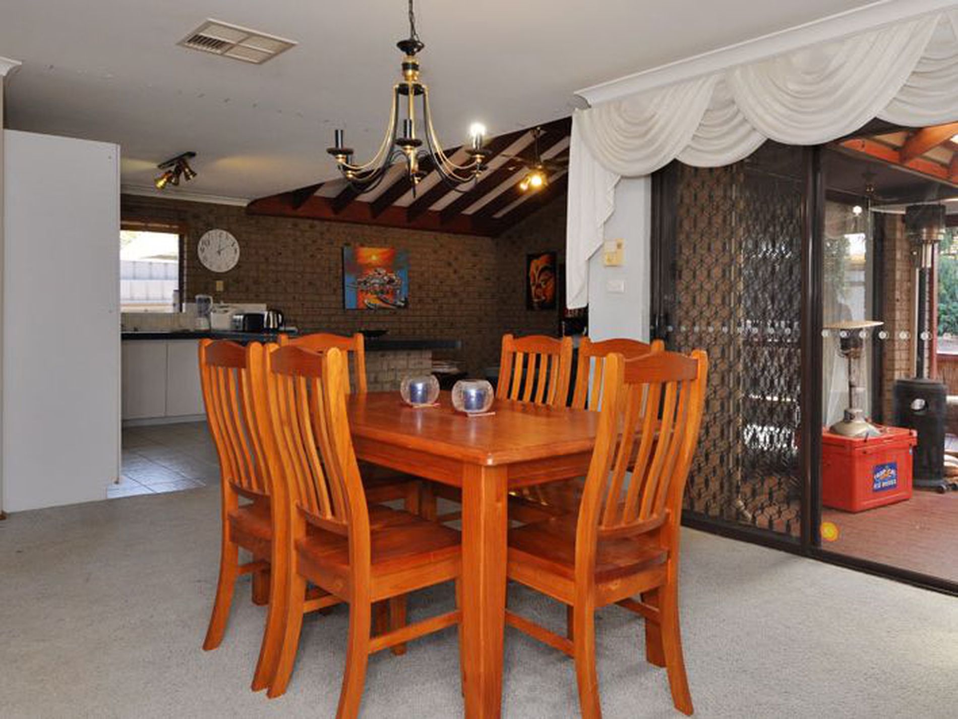 9 Compton Court, Hannans