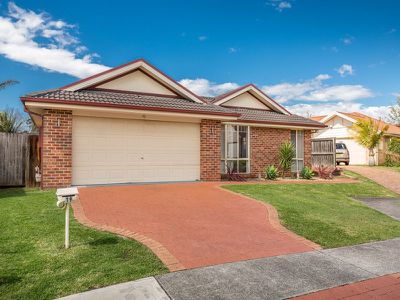 19 Silverwood Place, Horsley