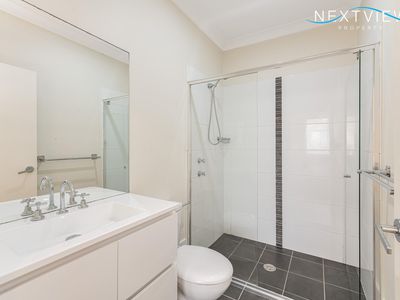 2 / 3 Torpey Place, Broadmeadow