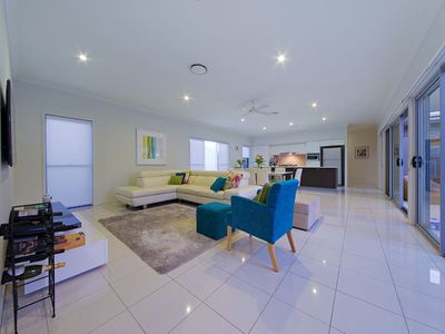 6 Thomson Place, Wakerley