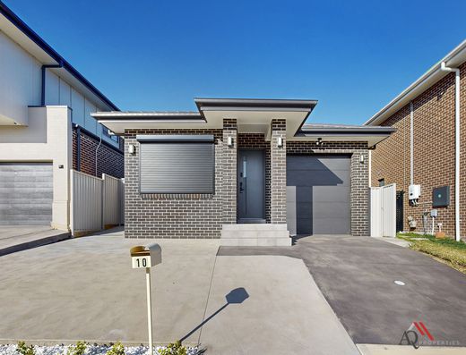 10 Hyperno St, Austral