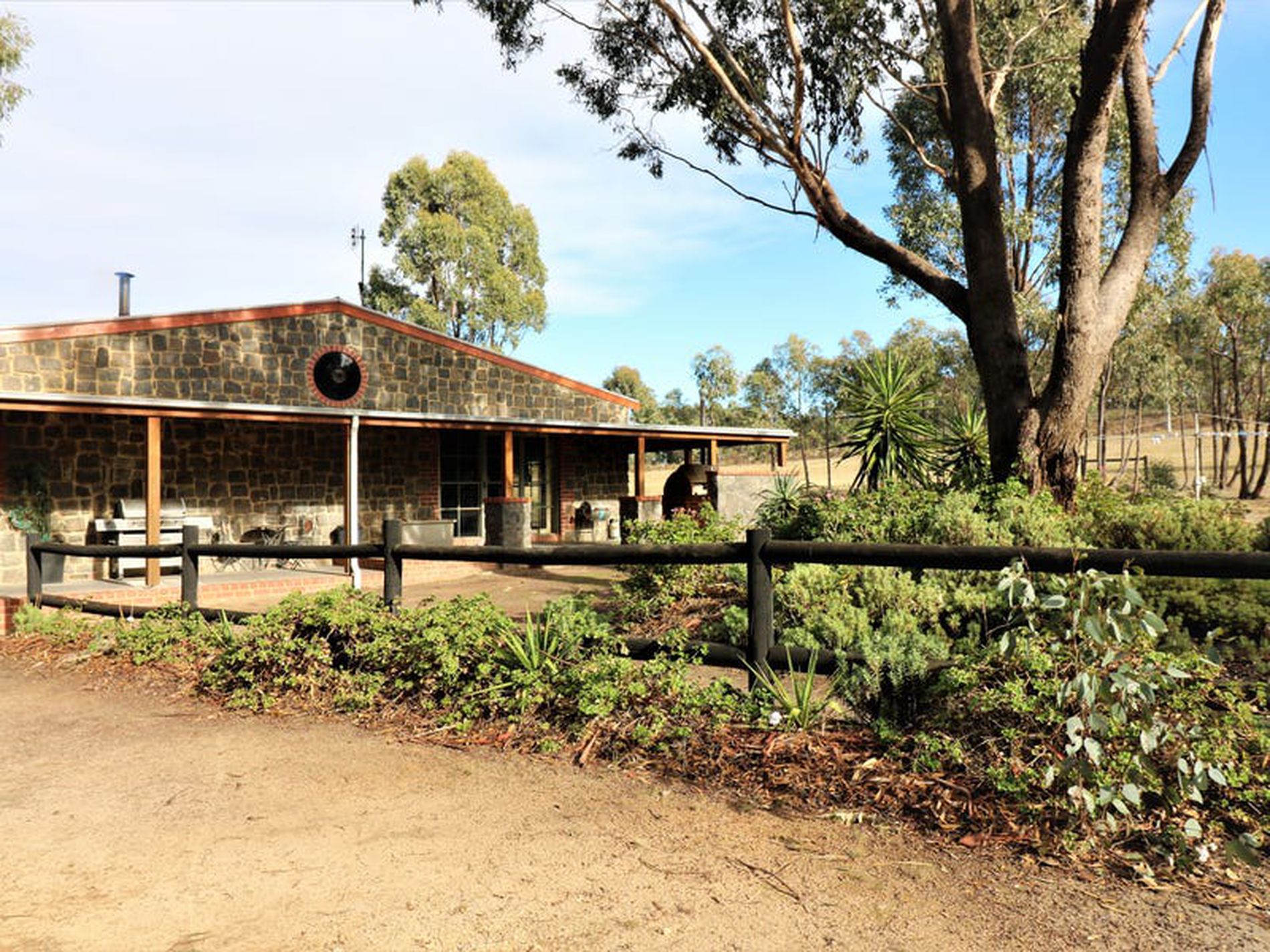 285 Cowles Rd, Northwood