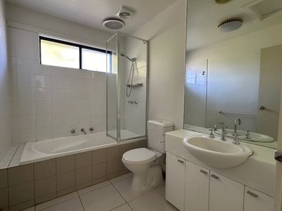 21E Browns Road, Clayton