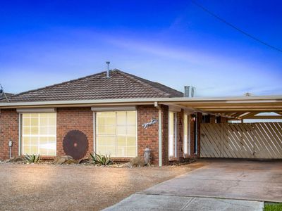 10 Songlark Crescent, Werribee