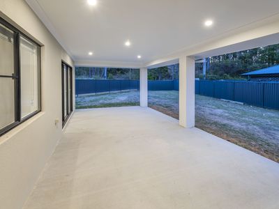 27 Admiralty Drive, Safety Beach
