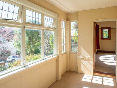 32 Garfield Avenue, Roslyn