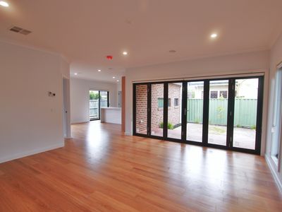 2 / 4 Kirstina Road, Glen Waverley