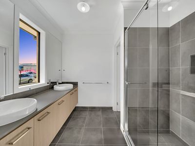 9 Bruno Avenue, Truganina