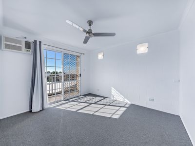 9 / 11 Island Close, Cannonvale