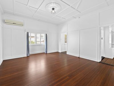 5 Verney Rd W, Graceville