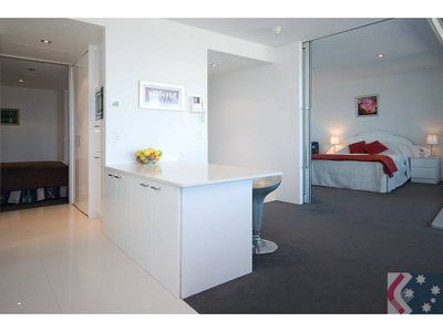 9 Hamilton Avenue, Surfers Paradise