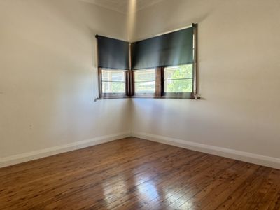 8 Oxford  Street, Forbes