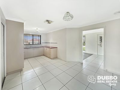 3 Carling Court, Dubbo