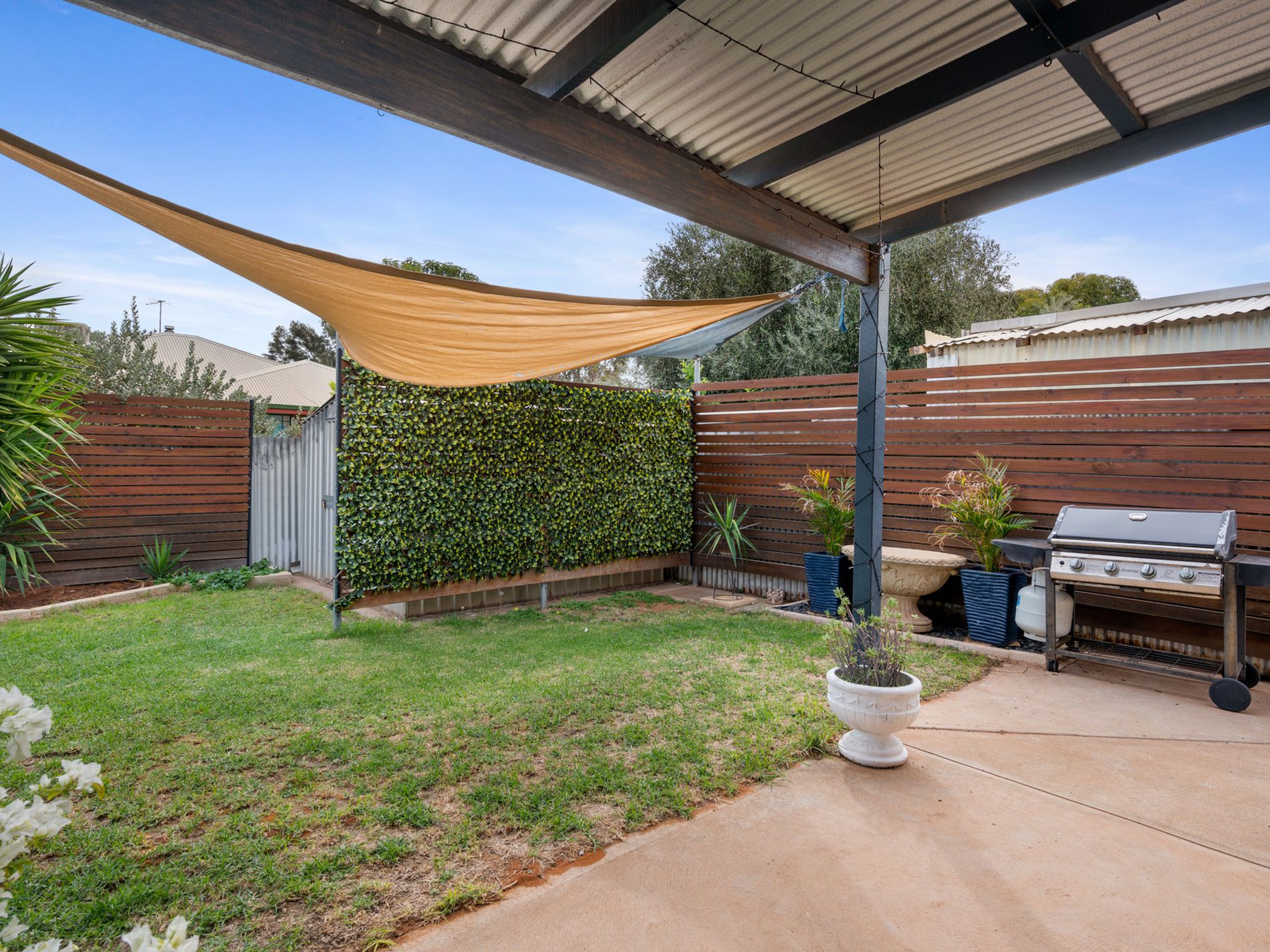 2 / 4 Nepean Grove, Hannans