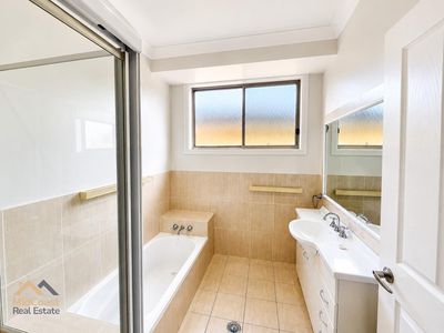 2 / 10 Robina Grove, Forster