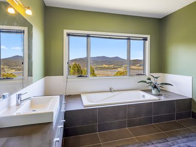 100 Jacksons Road, Franklin