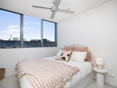 1029 / 16 Hamilton Place, Bowen Hills