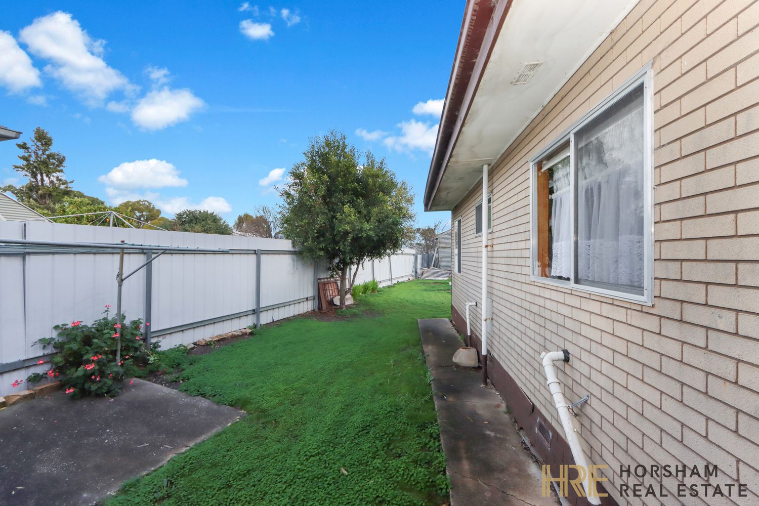 2 / 2 Olympic Street, Horsham