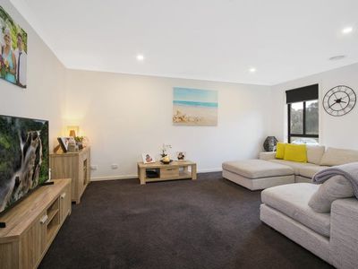 9 Eyre Ct, Lavington