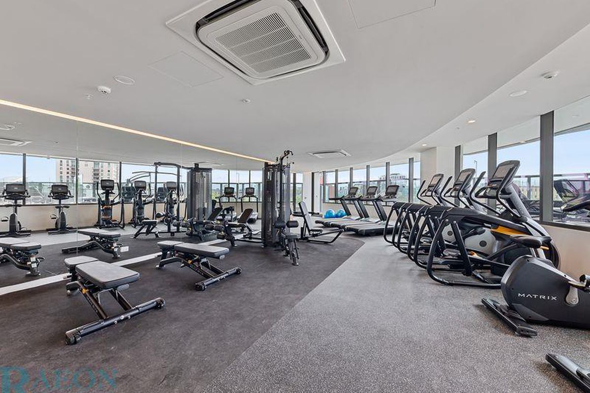 2004/23 Mackenzie Street, Melbourne