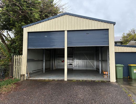Walk to Tewantin Township - Six month lease image 12