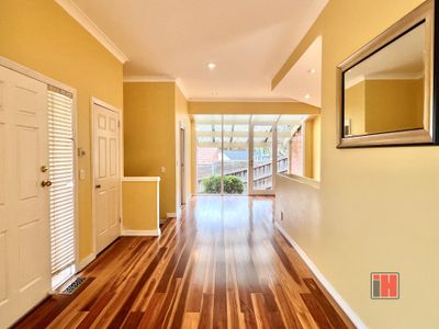 6 Hollyoak Rise, Eltham North