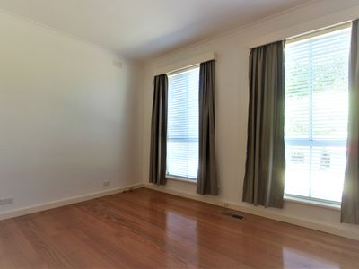 1 / 15 Essex Road, Mount Waverley