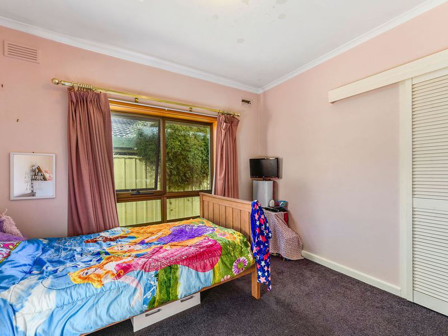 25 English Drive, Millicent