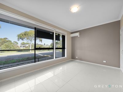 22 Jolimont Street, Caroline Springs