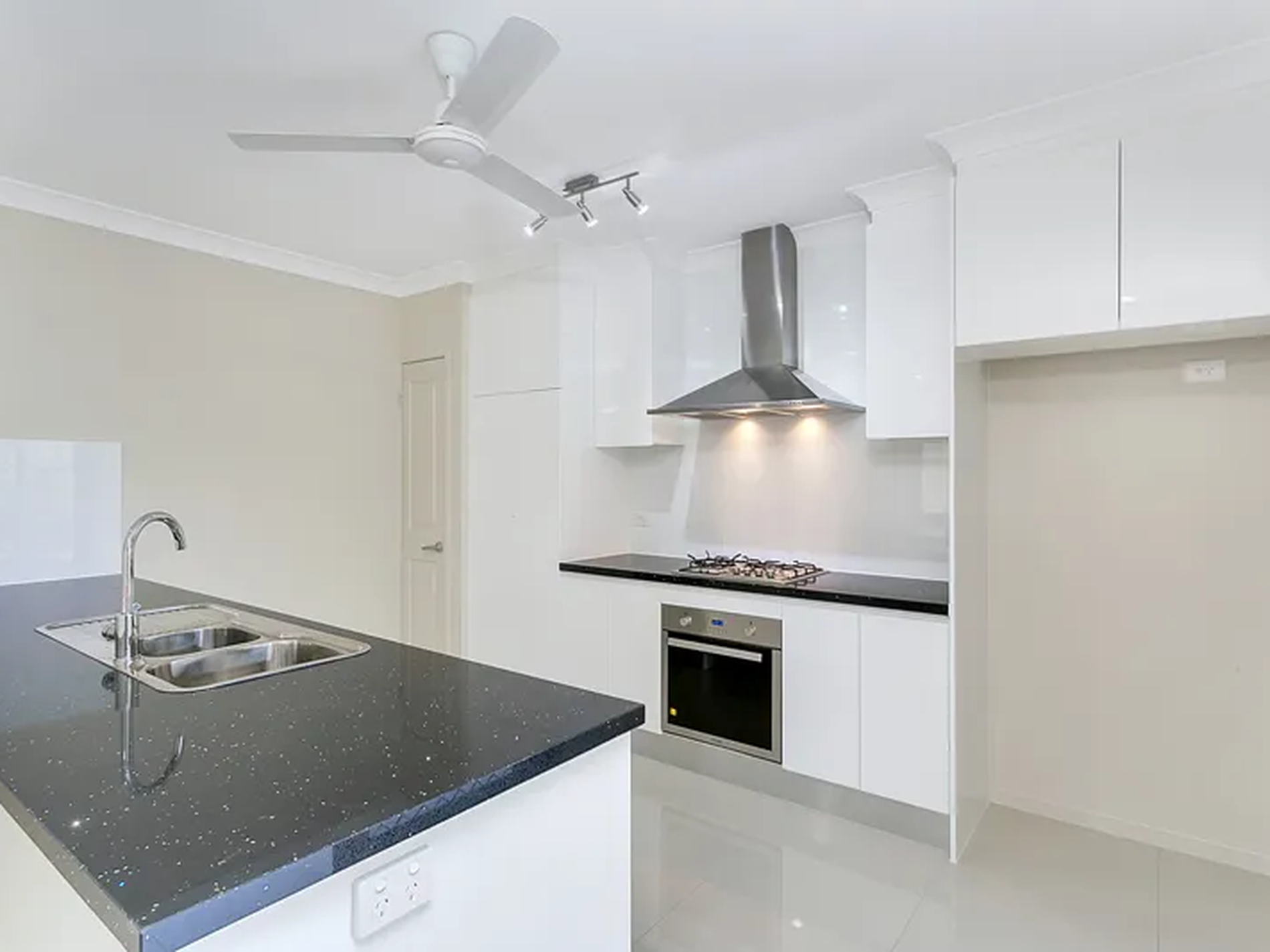 2E Fitzmaurice Drive, Bentley Park