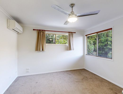 Spacious Family Living Opposite Tewantin Golf Course image 14