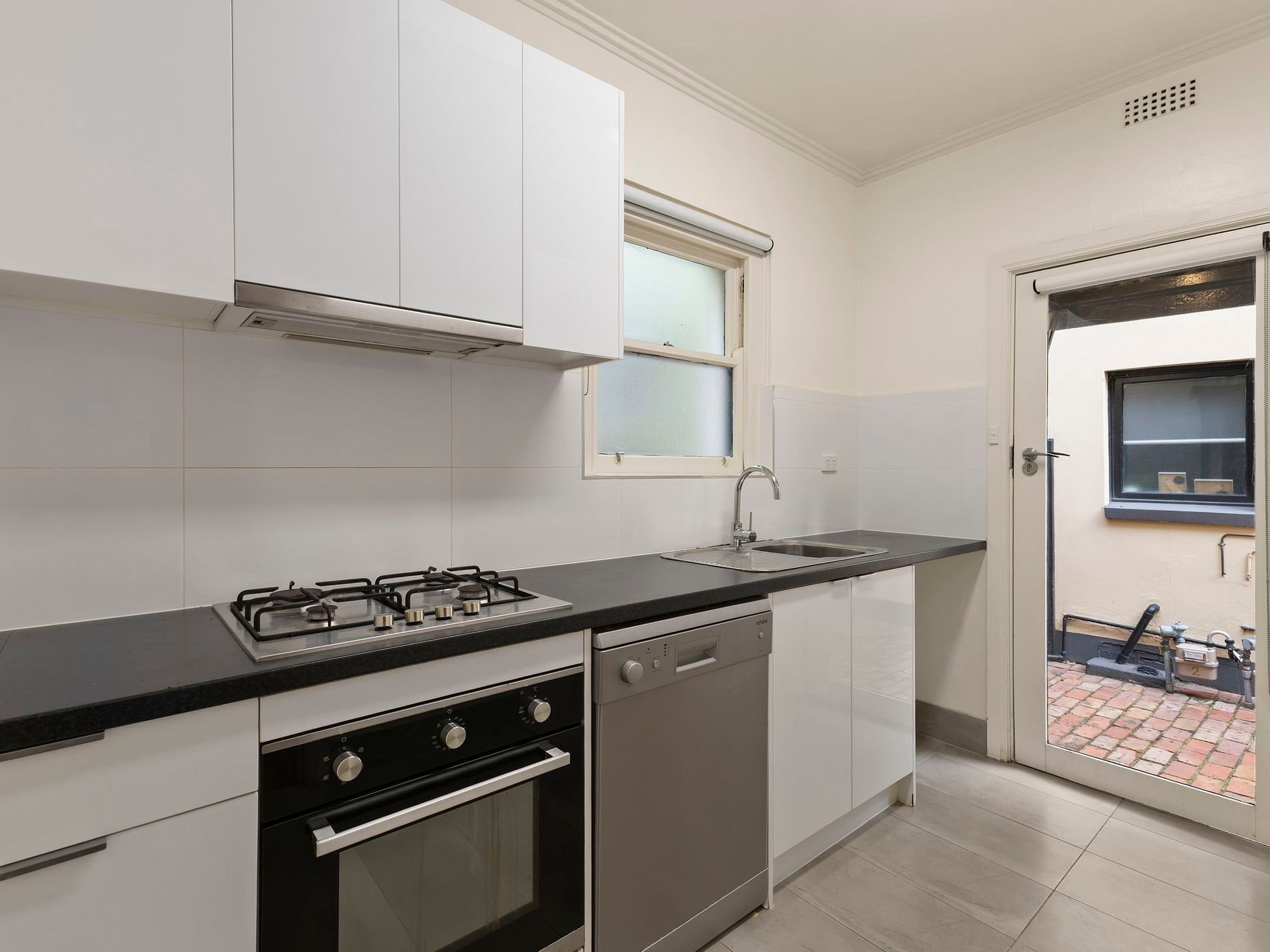 2/107 Westbury Street, Balaclava