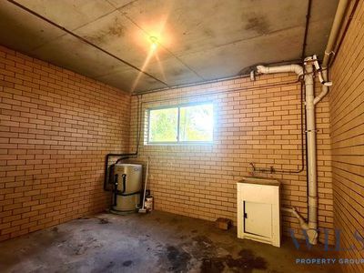 2 / 30 Curd Street, Holland Park
