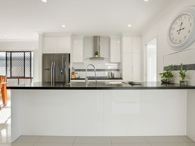 11 Girringun Parade, Mount Peter