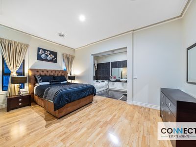 33 Champagne Grove, Narre Warren South