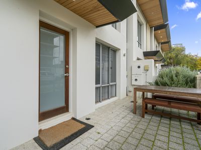 3 / 2 First Avenue, Applecross