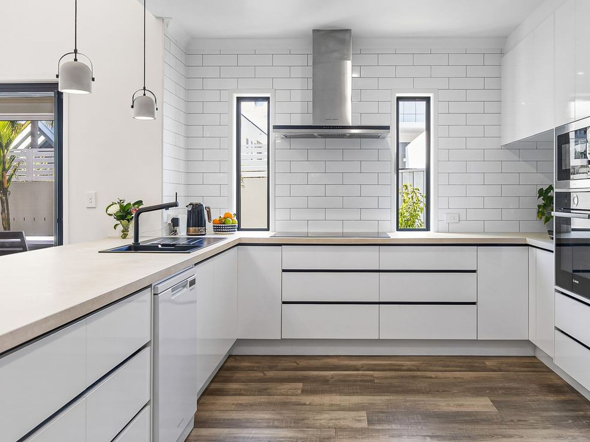 6 Melos Place, Parrearra