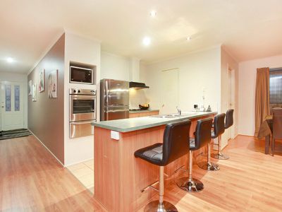 10 Chatswood Drive, Narre Warren South