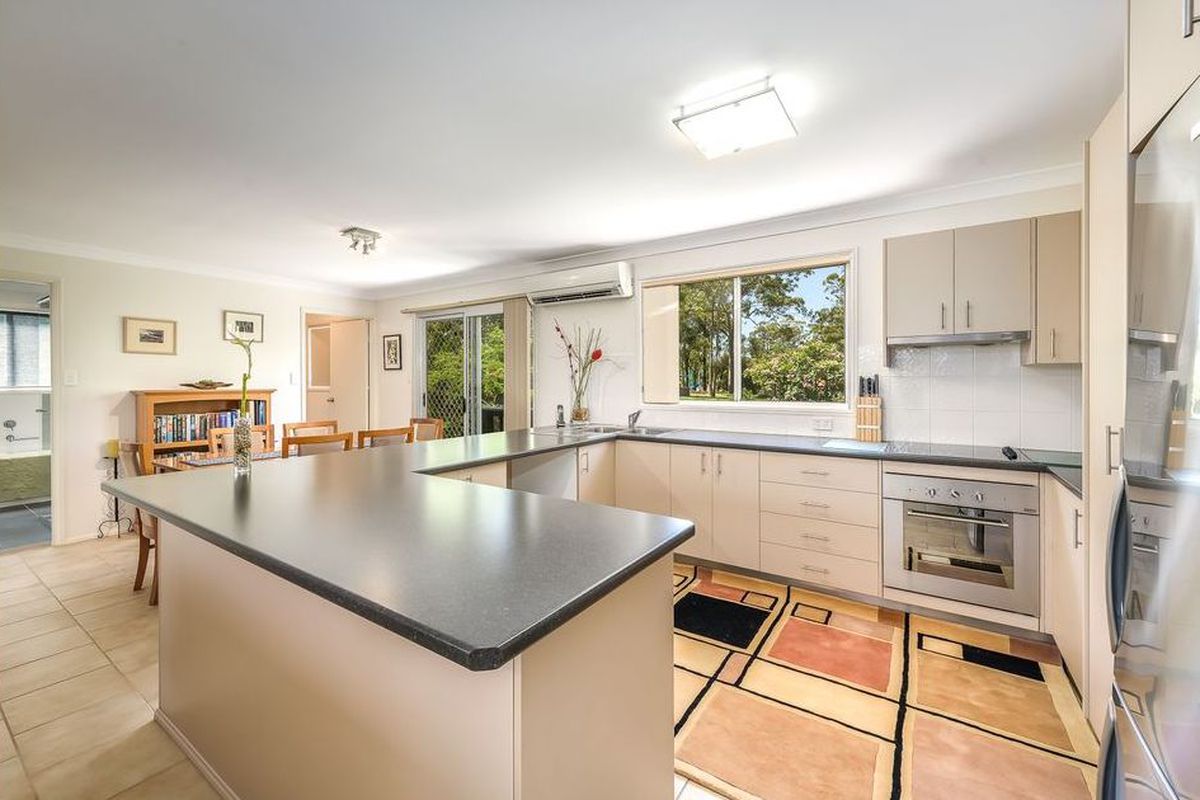 9 Chablis Court, Molendinar