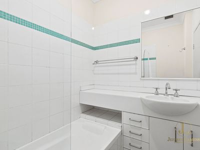2 / 211a Wigram Road , Forest Lodge