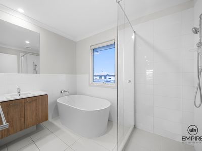 8 Pamir Circuit, Clyde North