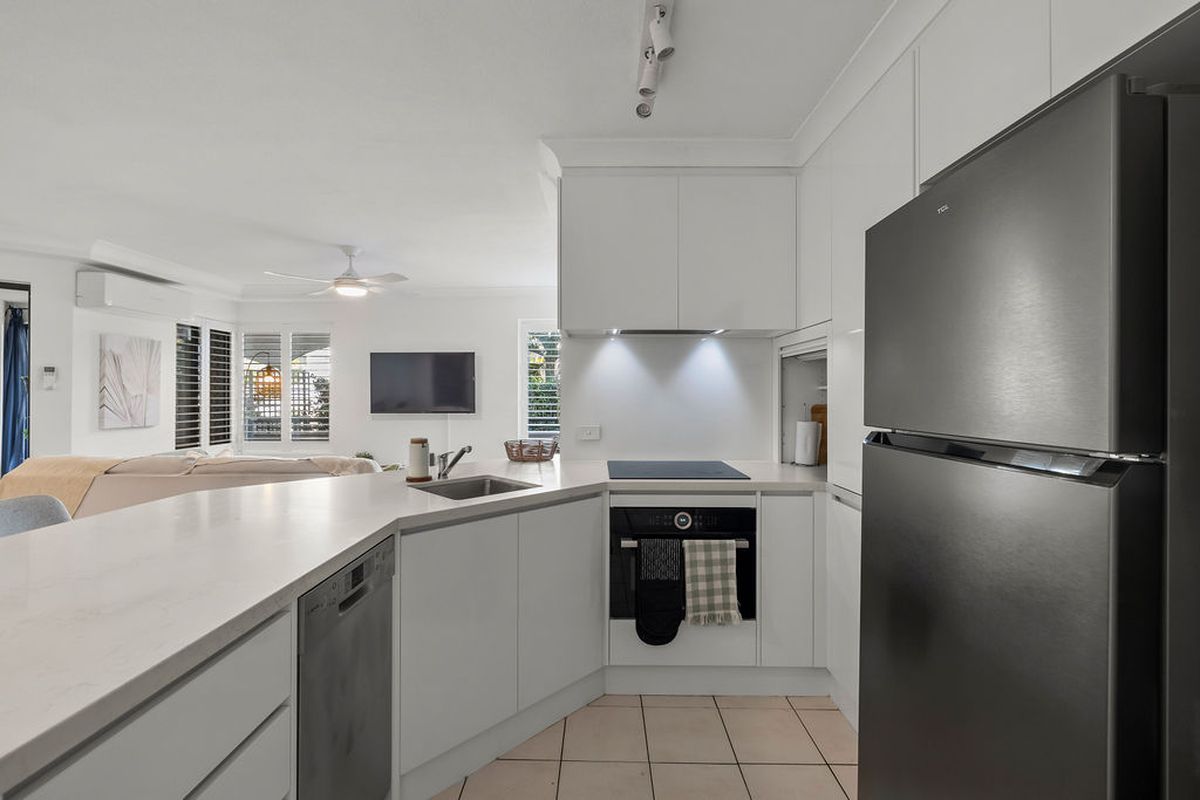 1 / 4-6 Acacia Avenue, Surfers Paradise