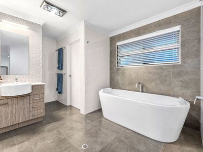 2 Foxwood Circuit, Wakerley